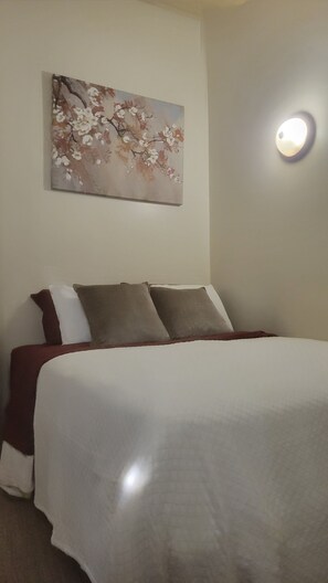Iron/ironing board, internet, bed sheets