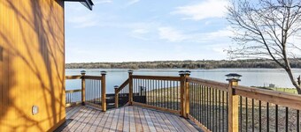 Secluded waterfront modern home | Lake access, Deck, BBQ, Firepit | Pet friendly