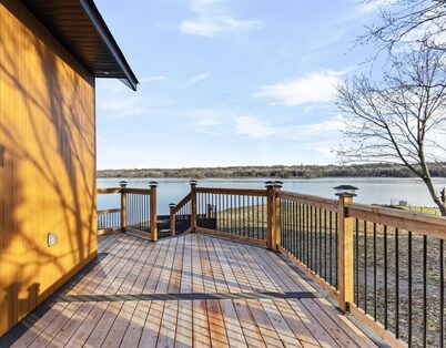 Secluded waterfront modern home | Lake access, Deck, BBQ, Firepit | Pet friendly