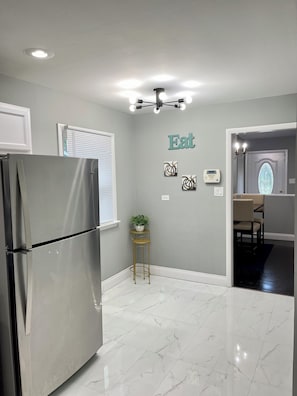 Interior - Entire Luxurious Home. Free parking+Fast Wi-Fi Central Location. Private Getaway (Chicago Heights)