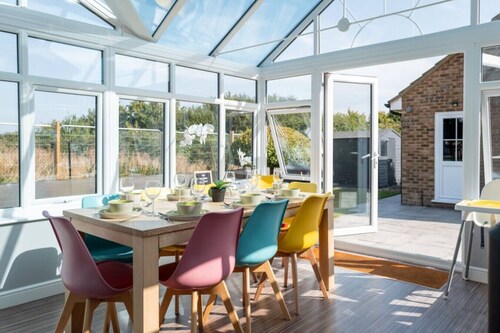 The Rainbow Retreat • Sleeps 11