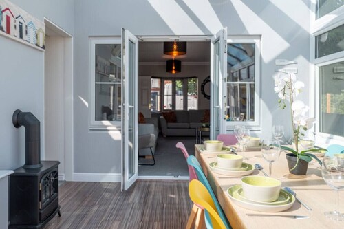 The Rainbow Retreat • Sleeps 11