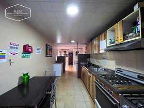 Lò vi sóng, bếp nấu, dụng cụ nấu nướng/bát dĩa/dao nĩa 