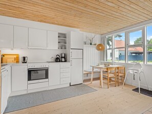 Fridge, microwave, dishwasher, cookware/dishes/utensils - "Dorrit" - 200m from the sea by Interhome (Væggerløse)