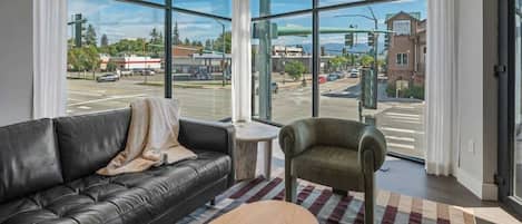 Smart TV, fireplace, offices