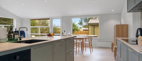 Réfrigérateur, micro-ondes, lave-vaisselle