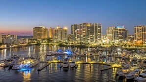A marina with boats docked, surrounded by high-rise buildings at dusk. - Luna Nueva: Private Pool, New Renovation, Sleeps 8 (Sarasota)