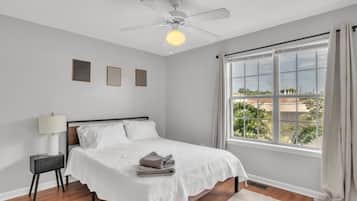 2 bedrooms, desk, WiFi, bed sheets