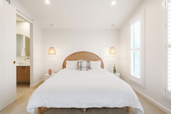 4 bedrooms, desk, iron/ironing board, free WiFi