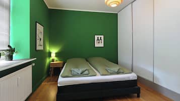 1 bedroom, internet, bed sheets