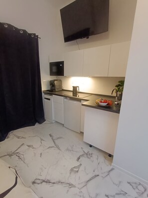Microwave, stovetop, dishwasher
