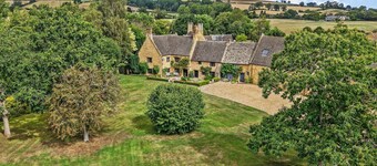 Stourton Manor - pet friendly with tennis court