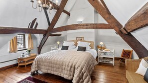 6 chambres, bureau, fer et planche à repasser, lit parapluie