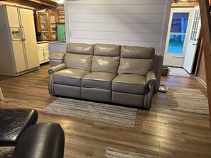 Living area - Enchanting 3-bedroom cottage on Mullett Lake (Cheboygan)