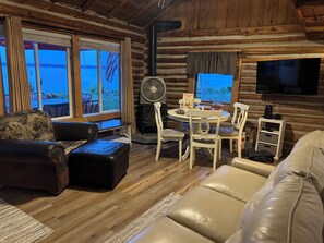 Living area - Enchanting 3-bedroom cottage on Mullett Lake (Cheboygan)