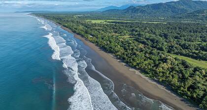 New Villa! well-appointed home-3 min walk to beach, near Manuel Antonio Quepos