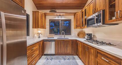 New Villa! well-appointed home-3 min walk to beach, near Manuel Antonio Quepos