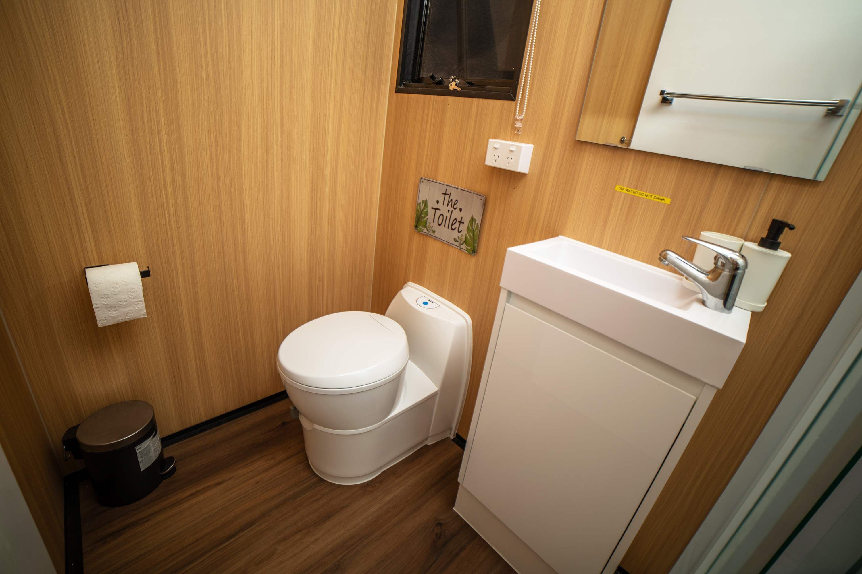 Dusch, hårtork och handdukar