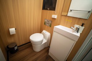 Shower, hair dryer, towels - Gunyah by Tiny Away S (Wyangala)