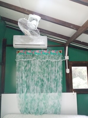 Casa de árbol Confort, vista al lago | Tabla de planchar con plancha y wifi gratis
