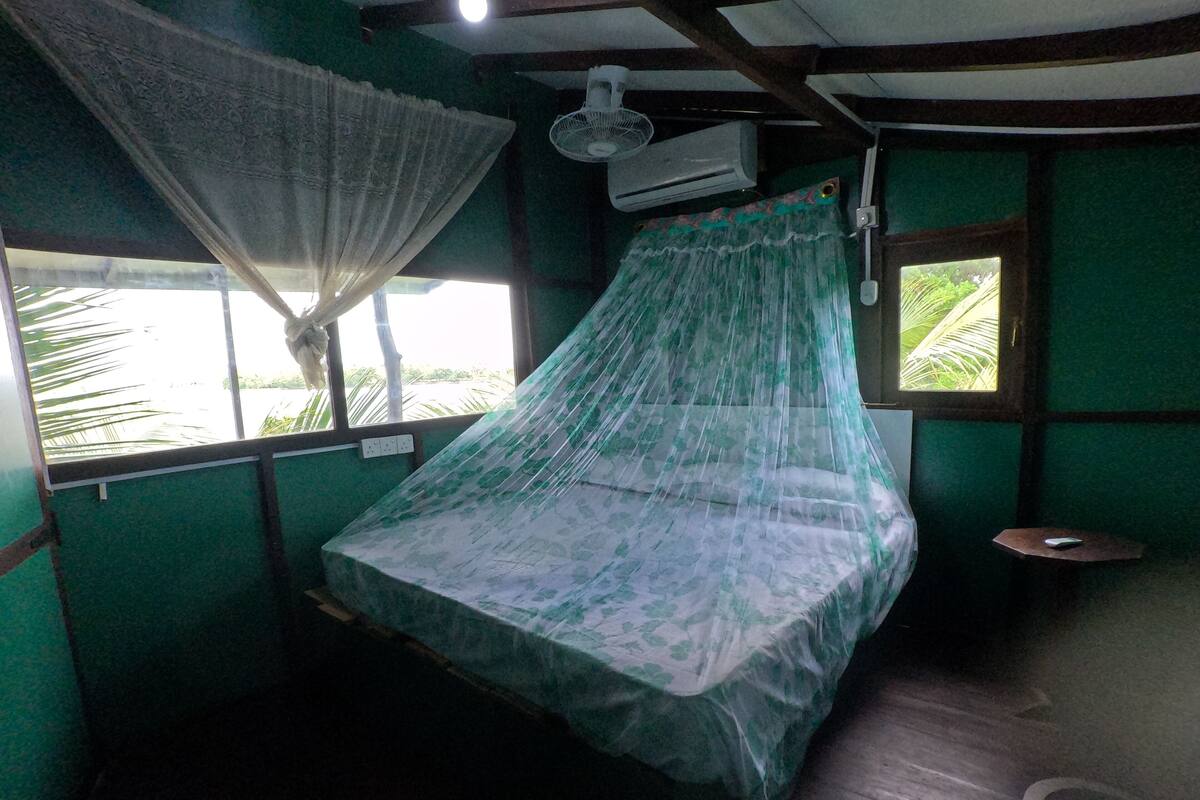 Comfort Tree House, Air conditioning, Lake View