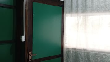 Casa de árbol Confort, vista al lago | Tabla de planchar con plancha y wifi gratis