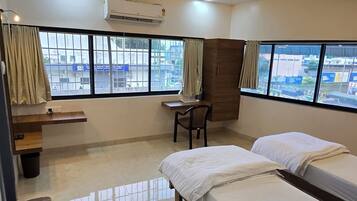 ห้องดับเบิลหรือทวิน, วิวเมือง | พื้นที่ทำงานแบบใช้แล็ปท็อป, Wi-Fi ฟรี