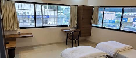 双人房或双床房, 城市景观 | 笔记本电脑工作区、免费 WiFi