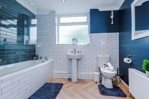 House, Patio | Bathroom - 83 Cherry Road (Chester)