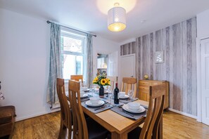 House, Patio | In-room dining