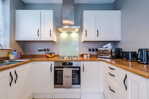 Private kitchen - 83 Cherry Road (Chester)