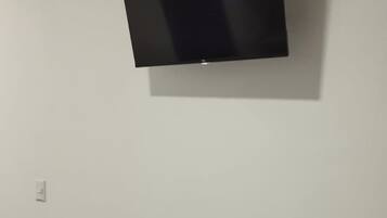 1 habitación, wifi y ropa de cama