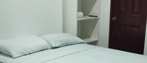 1 habitación, wifi y ropa de cama