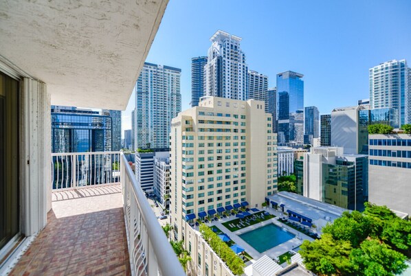 A high-rise building with a rooftop pool and a view of the city skyline. - Brickell 3 Bedroom Corner Unit (Miami)