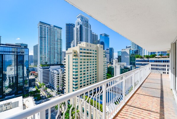 Unclassified image, 1 of 54, button