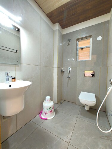 Premium Hotel W K Puri