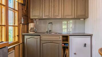 Refrigerador, microondas, lavavajillas, utensilios de cocina