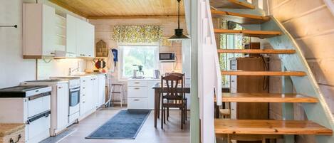 Fridge, microwave, dishwasher, cookware/dishes/utensils