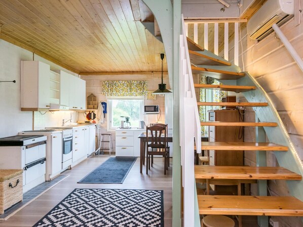 Refrigerador, microondas, lavavajillas, utensilios de cocina