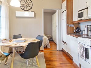 Fridge, microwave, dishwasher, cookware/dishes/utensils