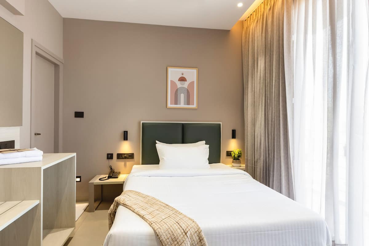Soundproofing, WiFi (free), bed sheets