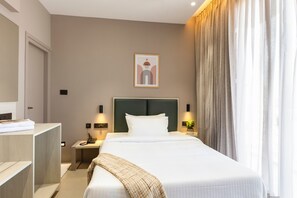 Free WiFi, bed sheets - AltinStays (Coimbatore)