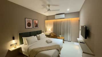 Executive Double Room | Soundproofing, free WiFi, bed sheets