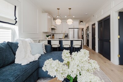 Newly renovated condo on Notre Dame Ave, steps from the Golden Dome! Sleeps 4-6!