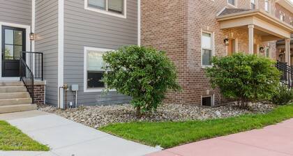 Newly renovated condo on Notre Dame Ave, steps from the Golden Dome! Sleeps 4-6!