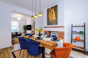 House, Patio | In-room dining