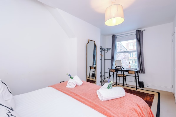 House, Patio | Iron/ironing board, free WiFi