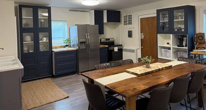 Tannersville 9bdrm, 2 bonus room house - steps to lake/park, walk to synagogue