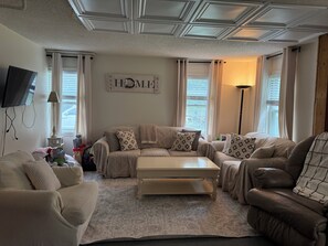 TV, fireplace