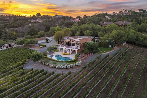 Enjoy the peaceful and relaxing time at windmill winery house!